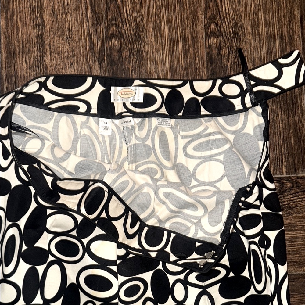 Talbots Geometric Patterned Cropped Pants - Picture 5 of 12